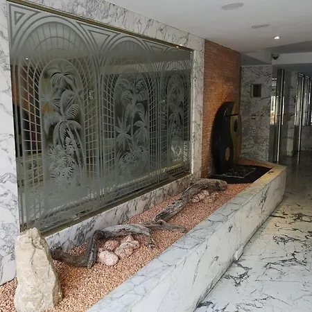 アパート Andrioli - 3 Bedrooms And An Amazing Rooftop In Central ニース
